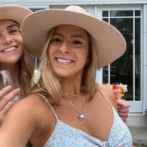 Meet your Posher, Isabella